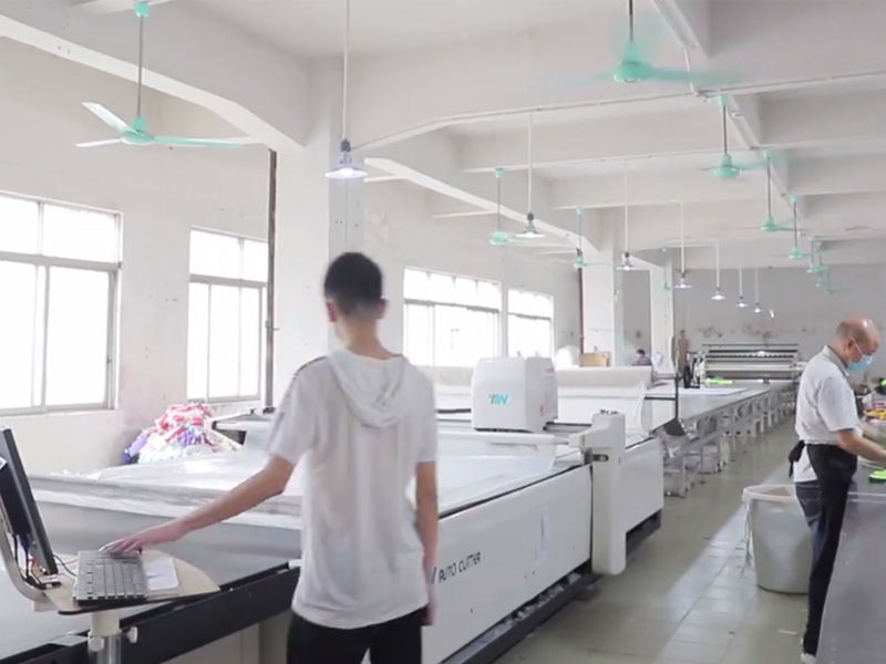 裁床.jpg 裁床.jpg