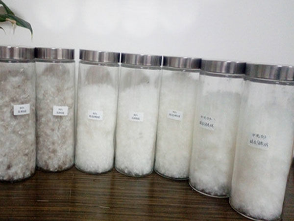 羽絨服廠家：了解這幾種方法讓羽絨服<i style='color:red'>清洗</i>更簡單