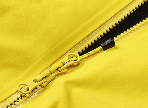 定制專(zhuān)家生產(chǎn)時(shí)尚潮牌沖鋒衣