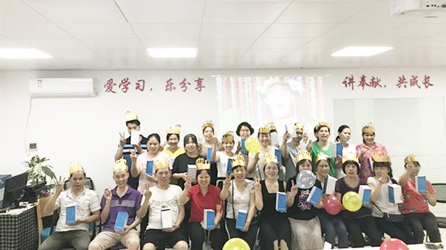 羽絨服生產廠家睿牛制衣的生日會